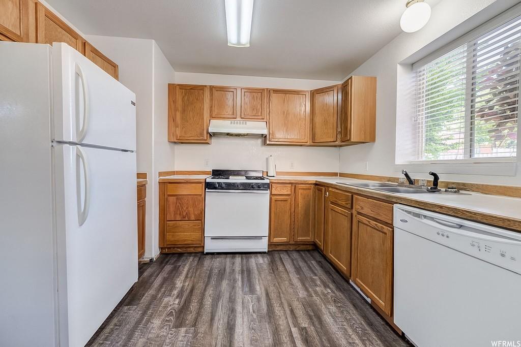 Kitchen counter and cabinetry